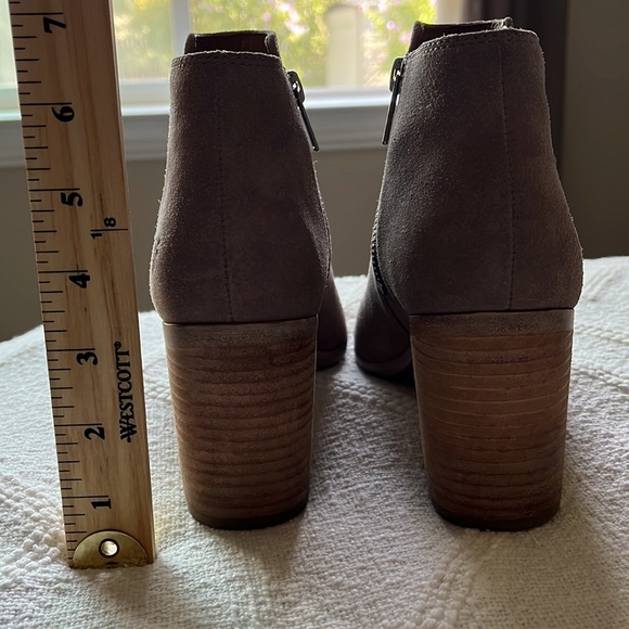 FRYE Danica Chelsea Peep Toe Heeled Suede Booties Size 6 - Picture 6 of 16